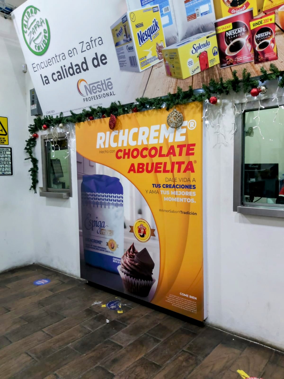 Exhibidor publicitario Nestlé Richcreme Exhibidor publicitario Nestlé Richcreme