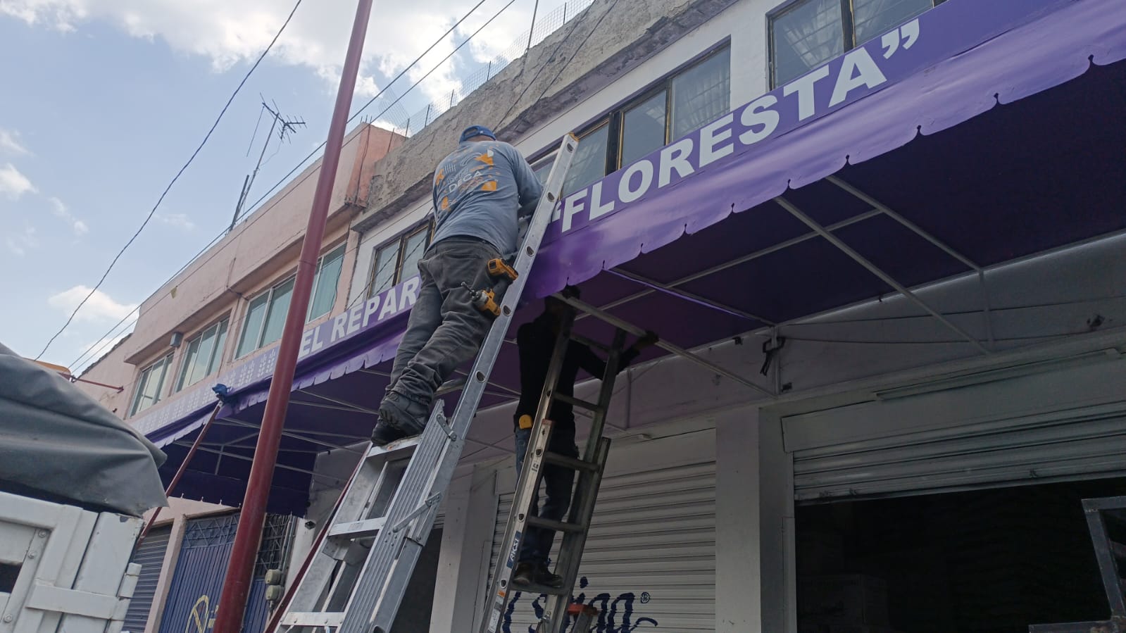 Instalación de toldo en repartidor Floresta Instalación de toldo en repartidor Floresta