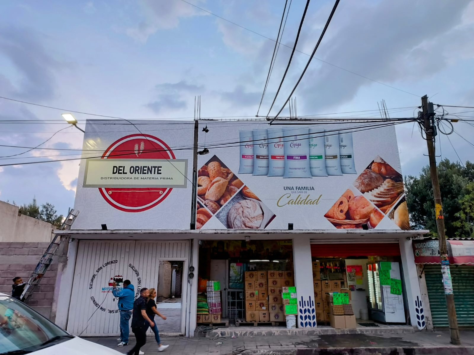 Rotulación de fachada de panadería Del Oriente Rotulación de fachada de panadería Del Oriente